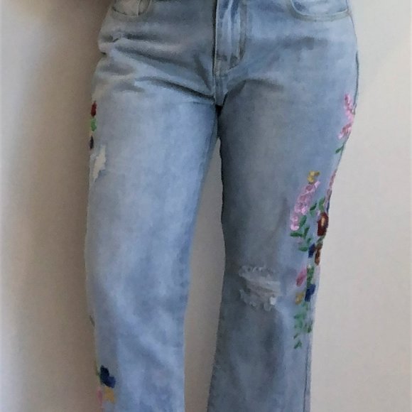 SALE!!!!!! NWT Floral Embroidered Light Denim Jeans - Picture 10 of 10